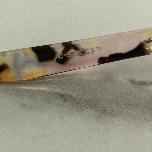 Tortoise Shell Pattern Glasses - Picture 14 of 16